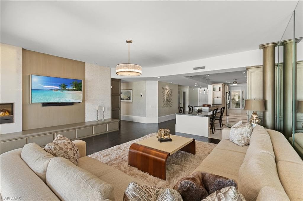 406 La Peninsula Blvd 406, Naples, FL 34113-10