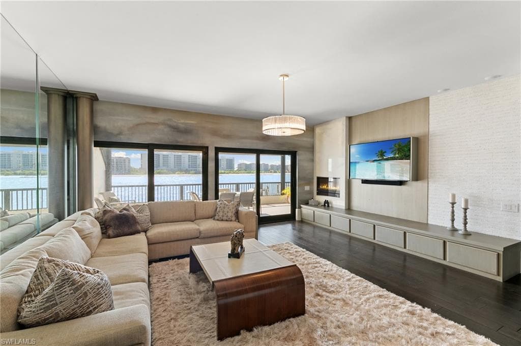406 La Peninsula Blvd 406, Naples, FL 34113-11