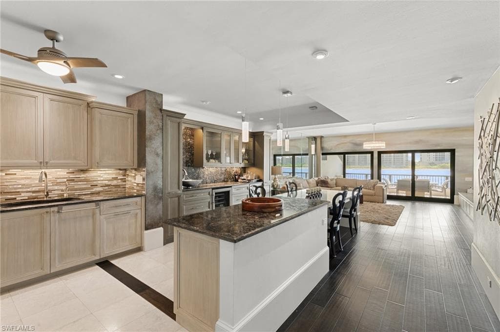 406 La Peninsula Blvd 406, Naples, FL 34113-14