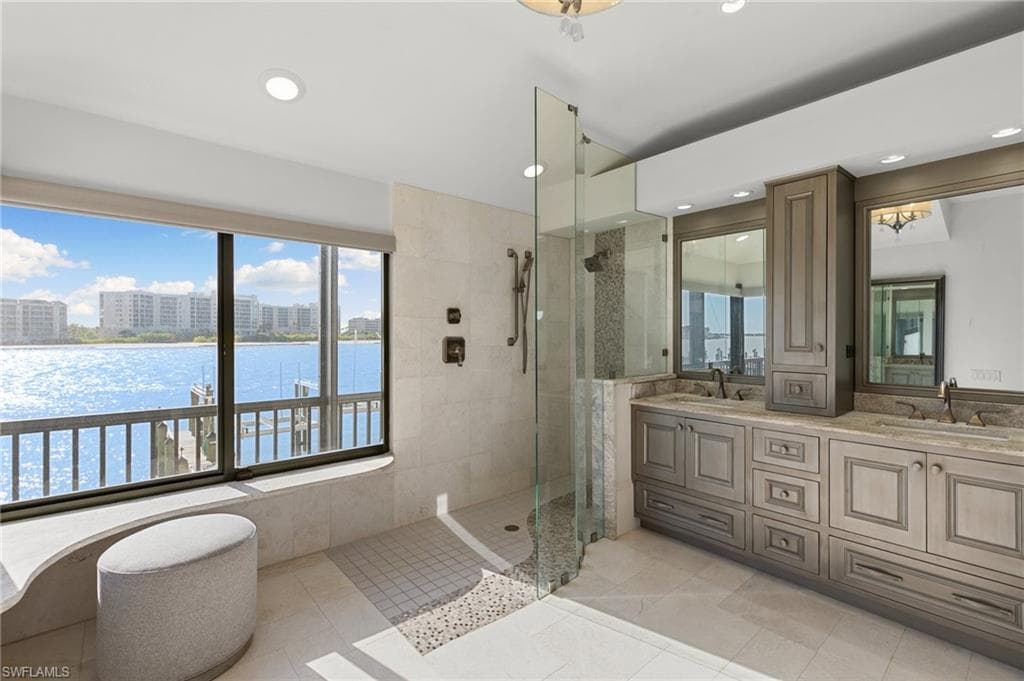 406 La Peninsula Blvd 406, Naples, FL 34113-22