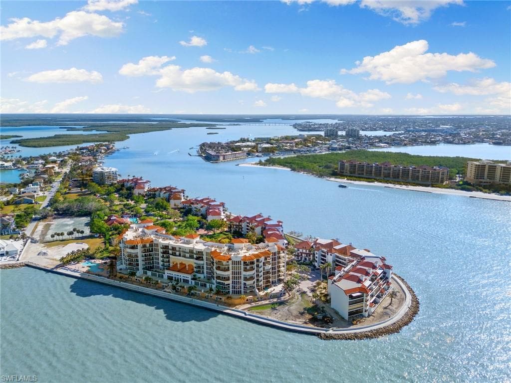 406 La Peninsula Blvd 406, Naples, FL 34113-37