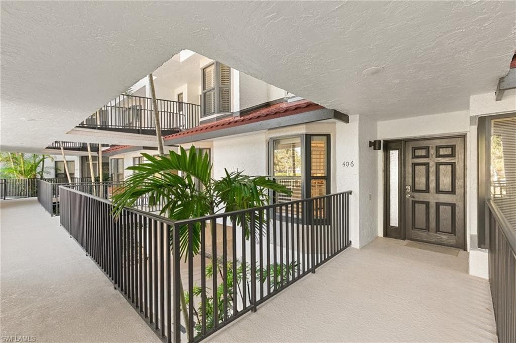 406 La Peninsula Blvd 406, Naples, FL 34113-7