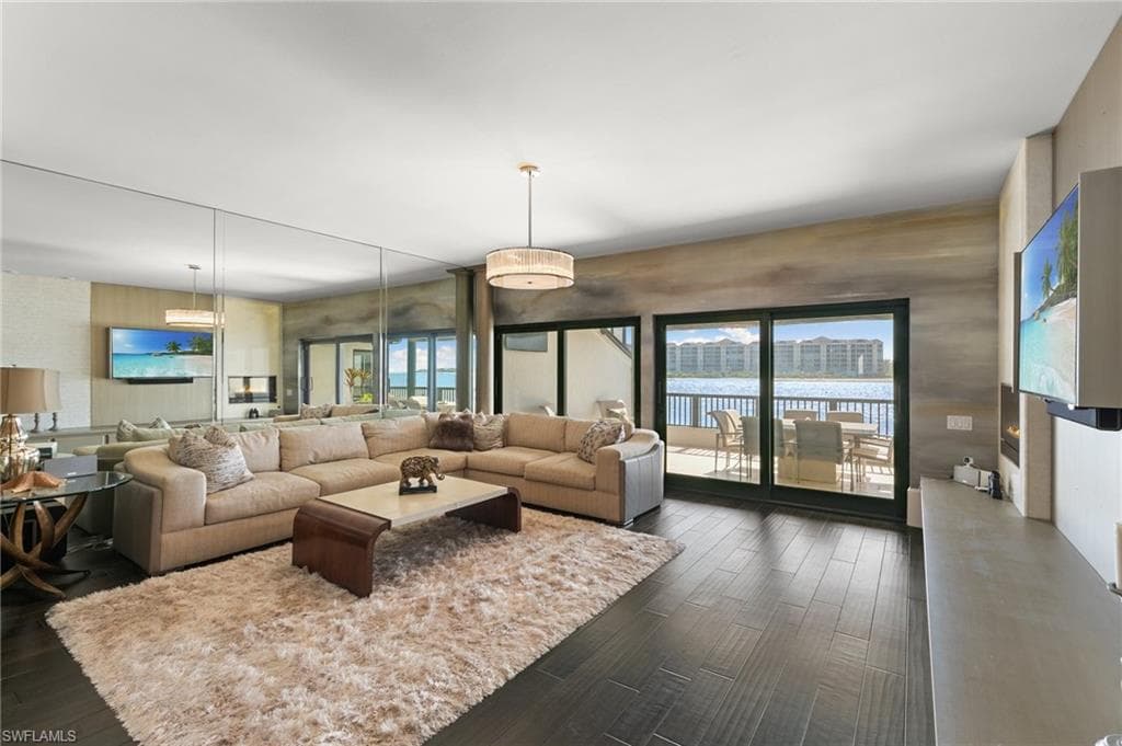 406 La Peninsula Blvd 406, Naples, FL 34113-8
