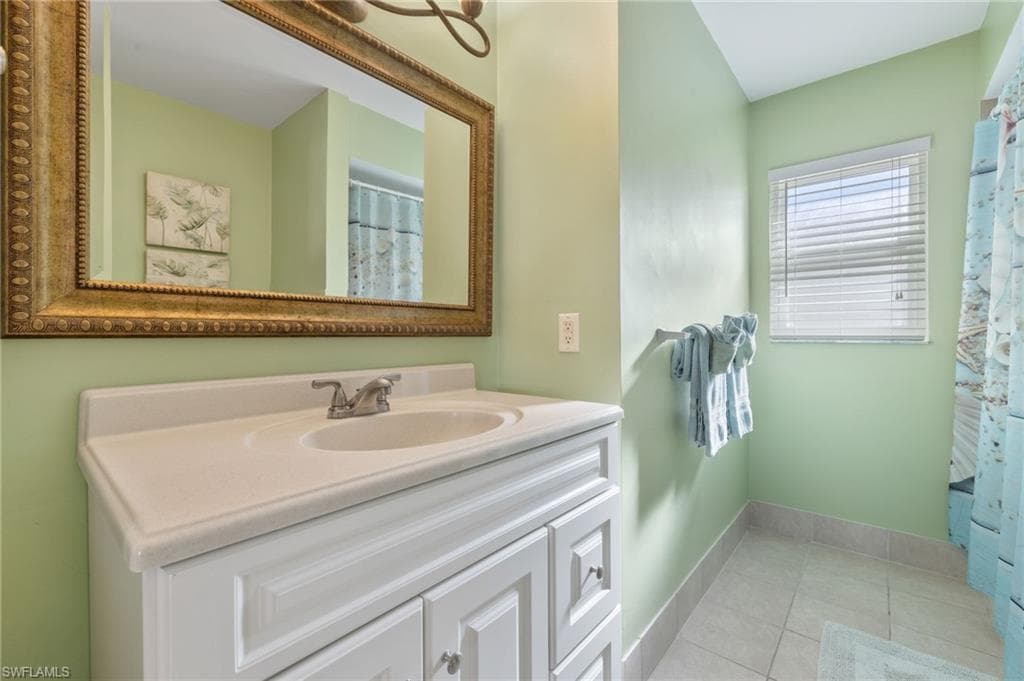 573 108th Ave N, Naples, FL 34108-16