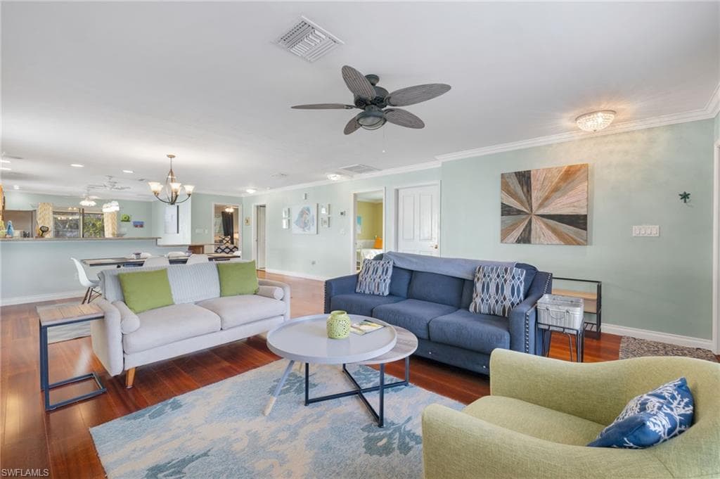 573 108th Ave N, Naples, FL 34108-4