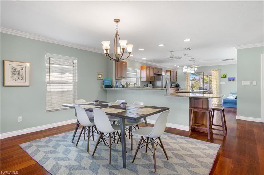 573 108th Ave N, Naples, FL 34108-5