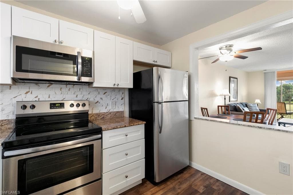 160 Turtle Lake Ct 210, Naples, FL 34105-9