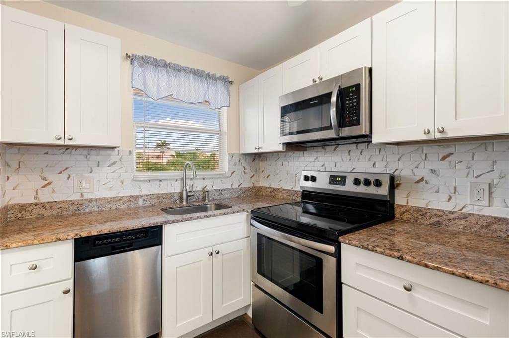 160 Turtle Lake Ct 210, Naples, FL 34105-12