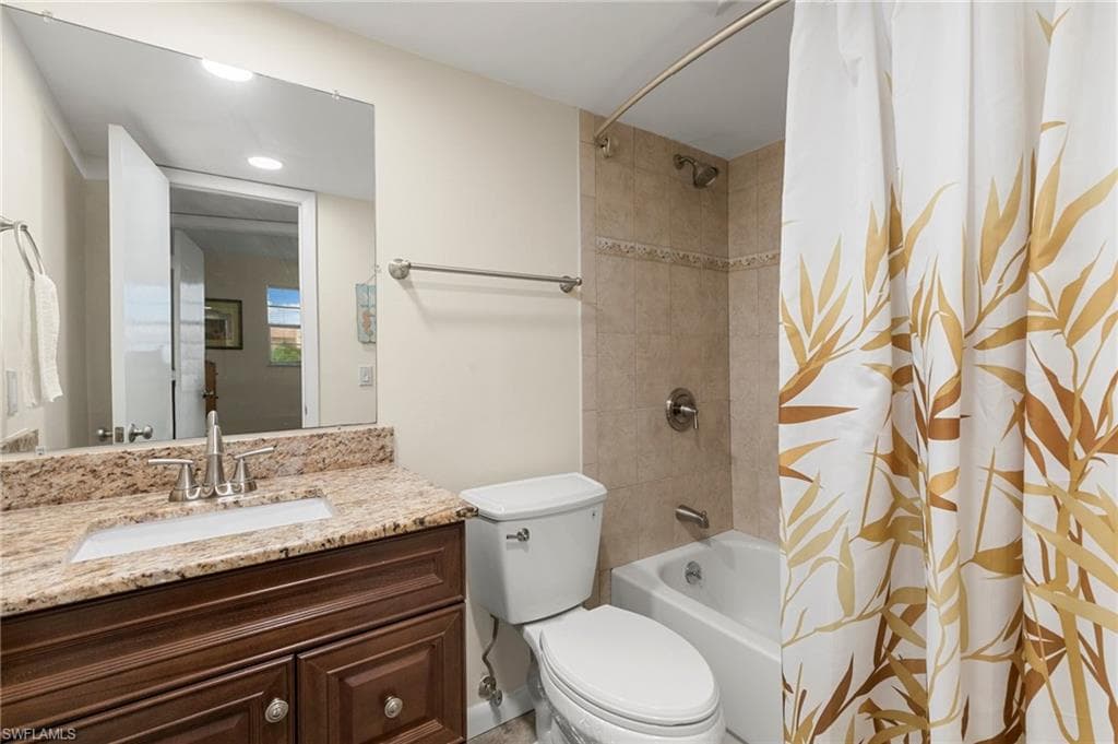 160 Turtle Lake Ct 210, Naples, FL 34105-18