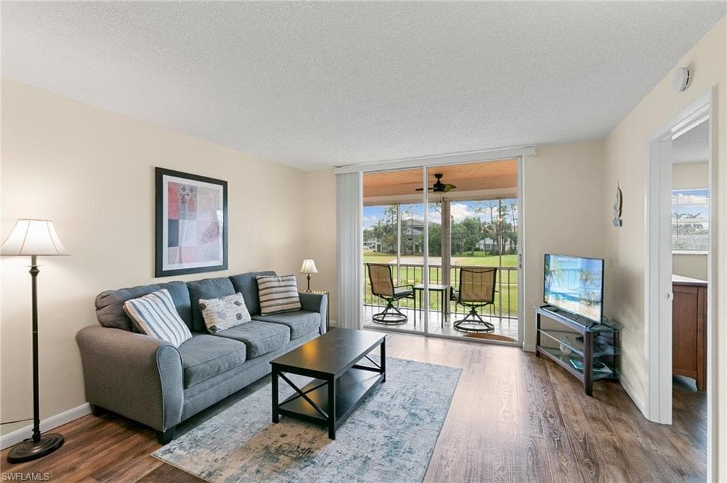 160 Turtle Lake Ct 210, Naples, FL 34105-5