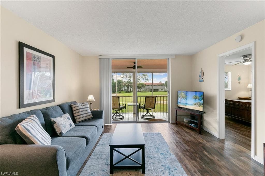 160 Turtle Lake Ct 210, Naples, FL 34105-6