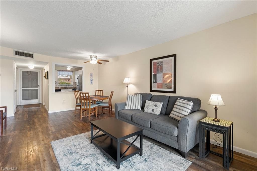 160 Turtle Lake Ct 210, Naples, FL 34105-7