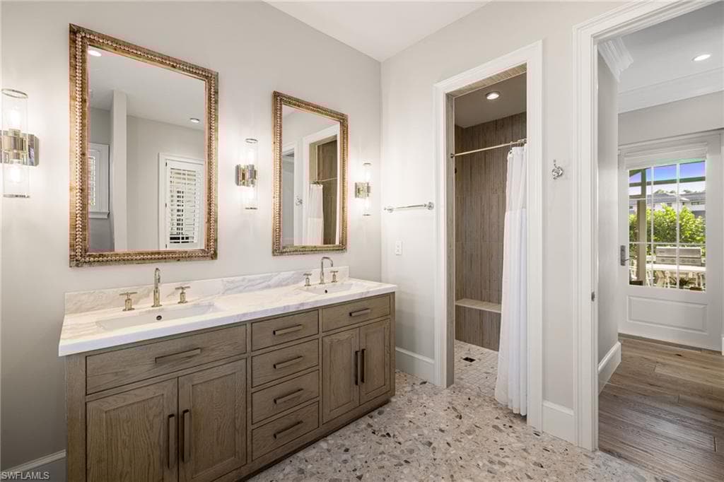 572 7th Ave N, Naples, FL 34102-10