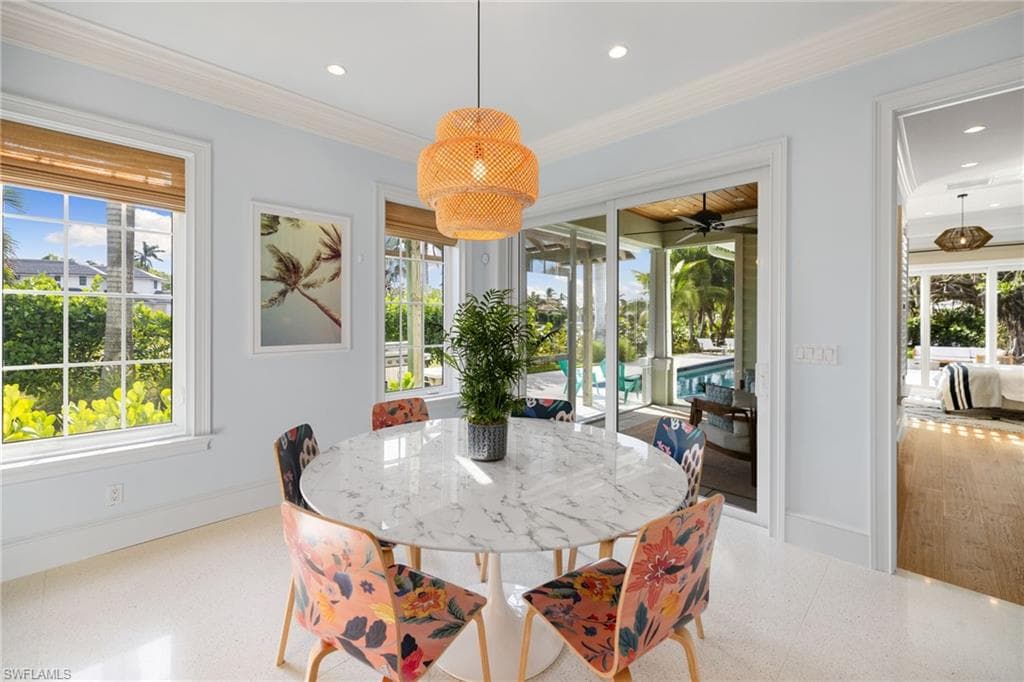 572 7th Ave N, Naples, FL 34102-13
