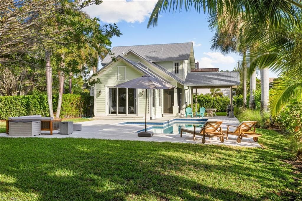 572 7th Ave N, Naples, FL 34102-24