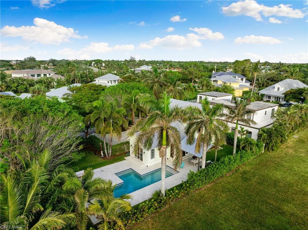 572 7th Ave N, Naples, FL 34102-28