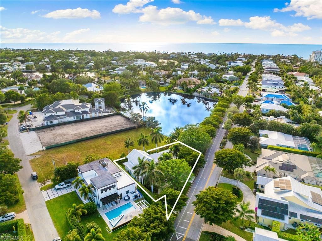 572 7th Ave N, Naples, FL 34102-29