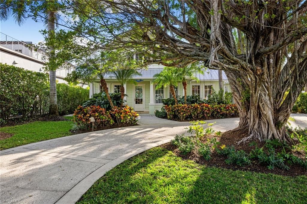 572 7th Ave N, Naples, FL 34102-30