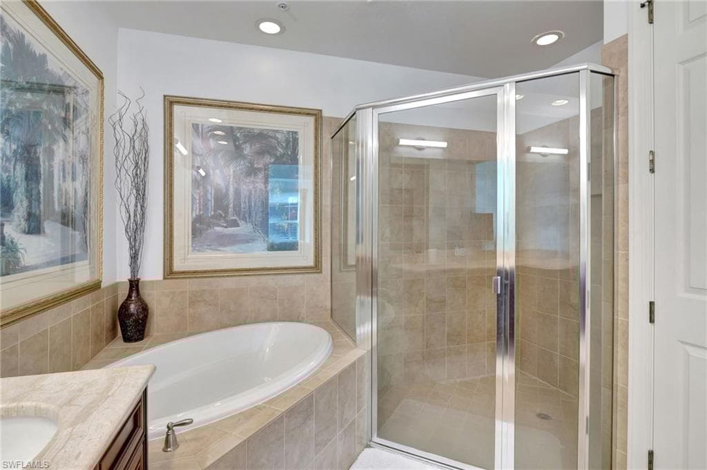8060 Players Cove Dr 101, Naples, FL 34113-16