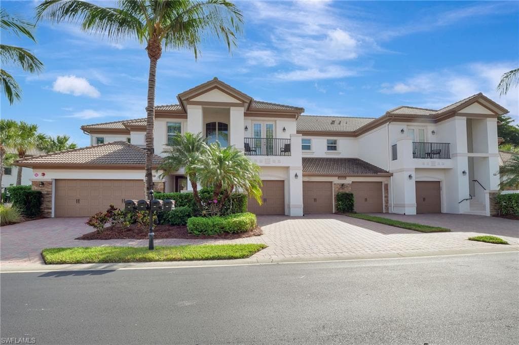 8060 Players Cove Dr 101, Naples, FL 34113-1