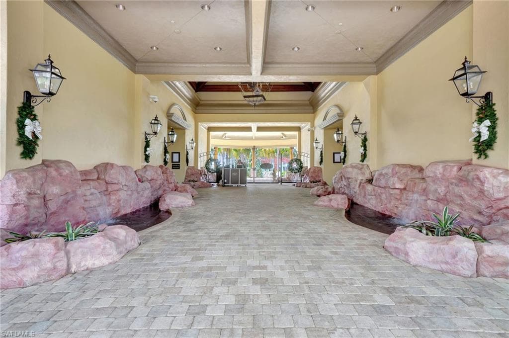8060 Players Cove Dr 101, Naples, FL 34113-33