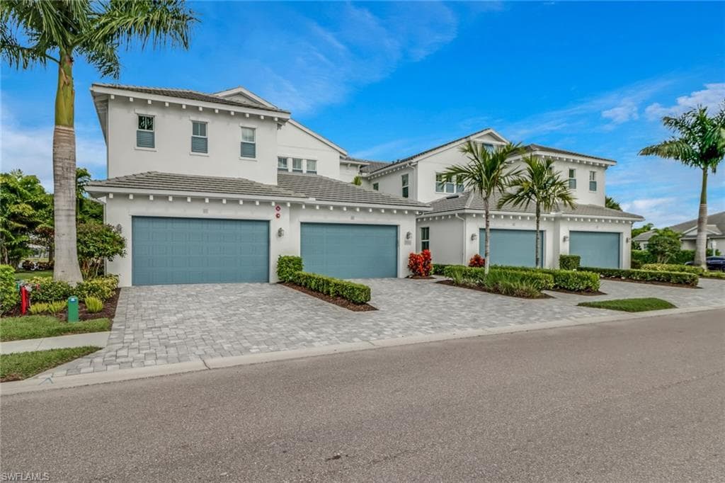 8944 Saint Lucia Dr 101, Naples, FL 34114-1