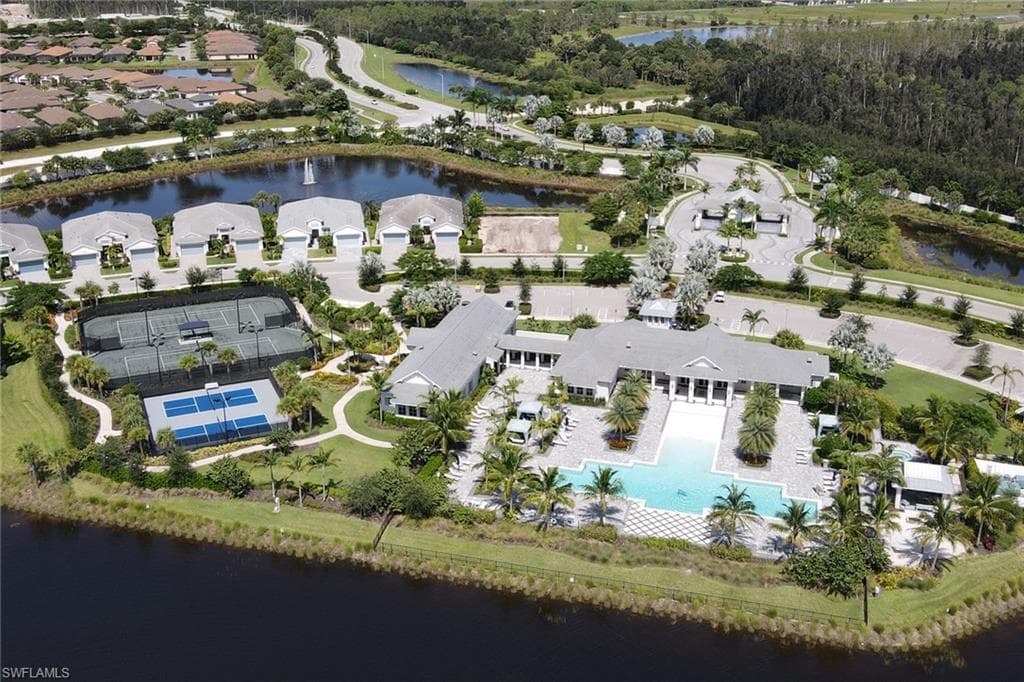 8944 Saint Lucia Dr 101, Naples, FL 34114-21
