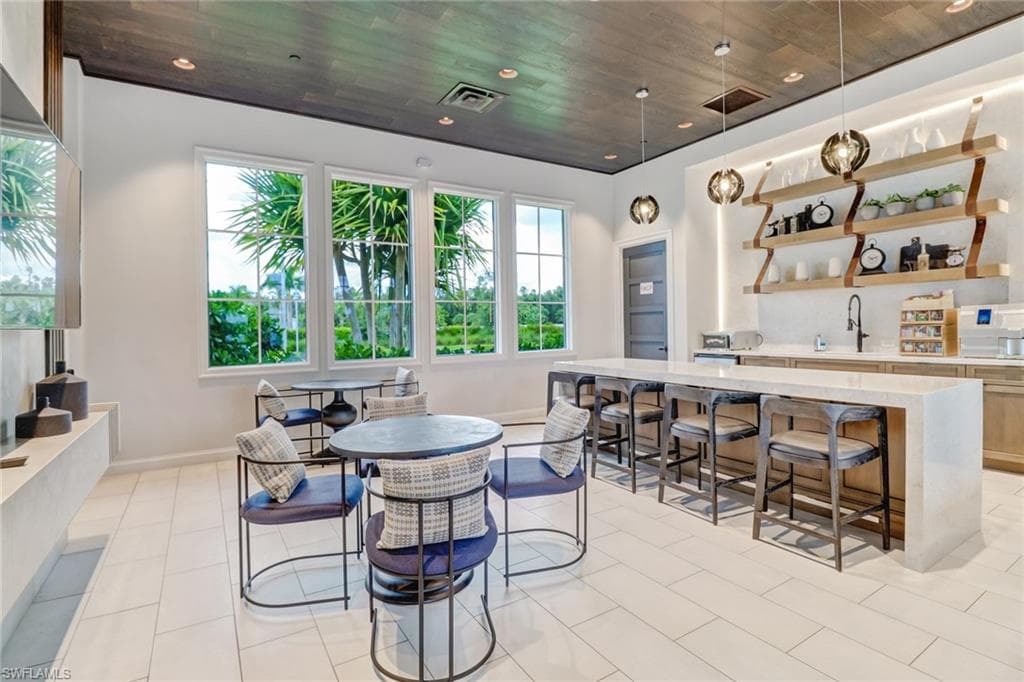 8944 Saint Lucia Dr 101, Naples, FL 34114-27