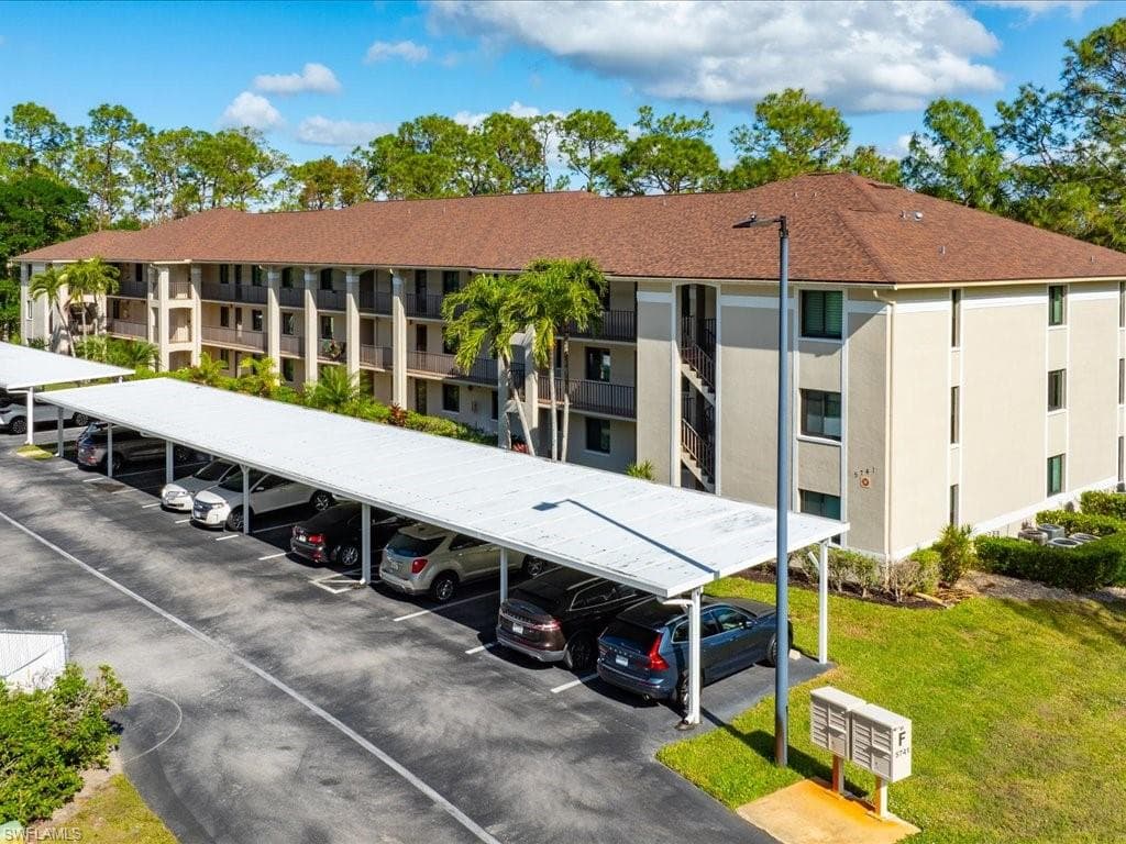 5741 Deauville Cir F-208, Naples, FL 34112-25