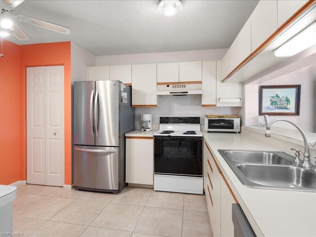 5741 Deauville Cir F-208, Naples, FL 34112-4