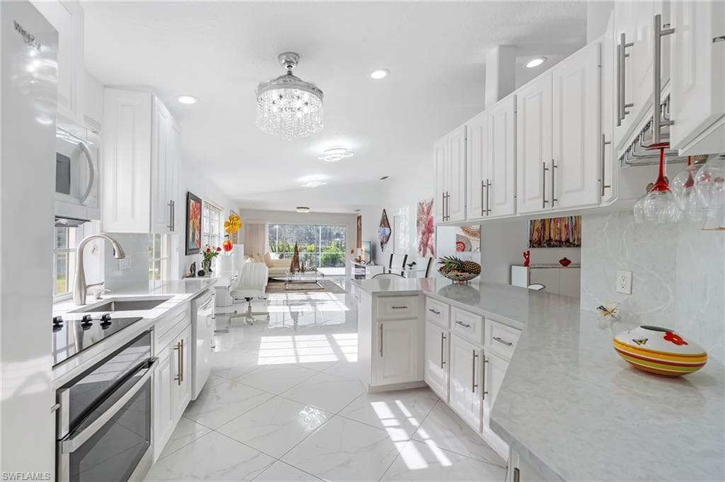 5064 Ventura Ct, Naples, FL 34109-11