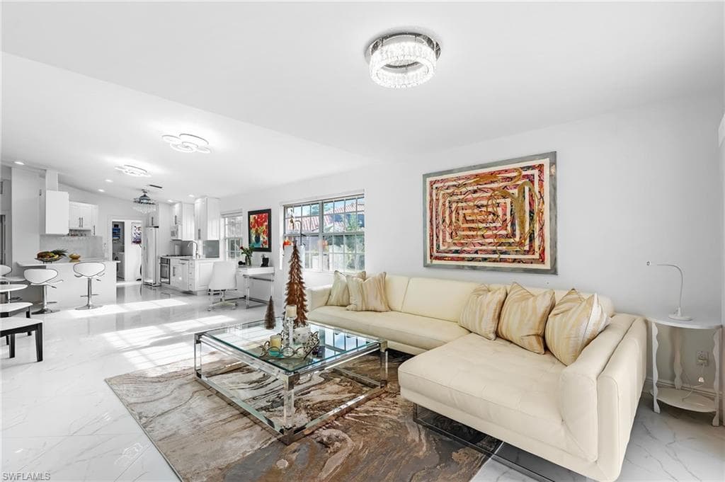 5064 Ventura Ct, Naples, FL 34109-17
