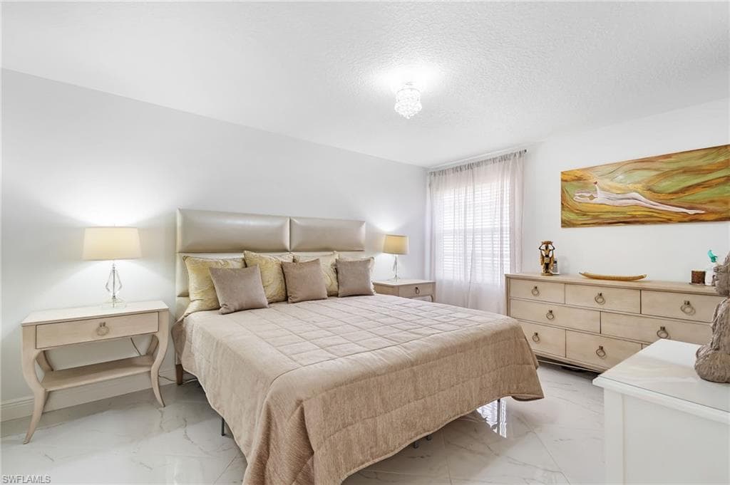 5064 Ventura Ct, Naples, FL 34109-24
