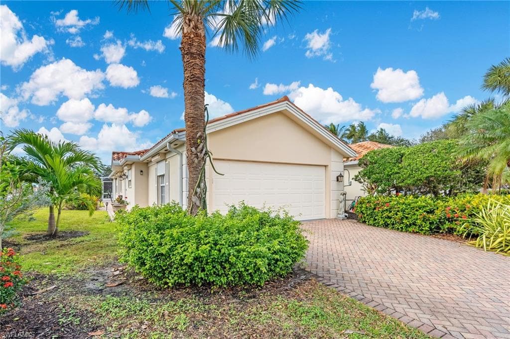 5064 Ventura Ct, Naples, FL 34109-4