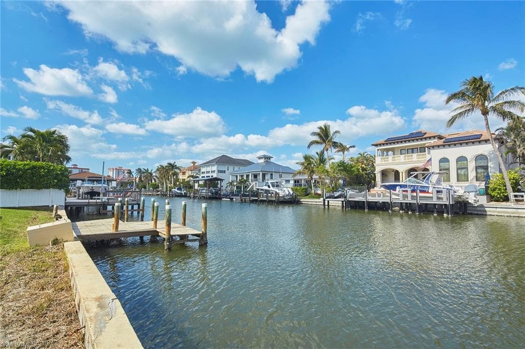 281 Conners Ave, Naples, FL 34108-4