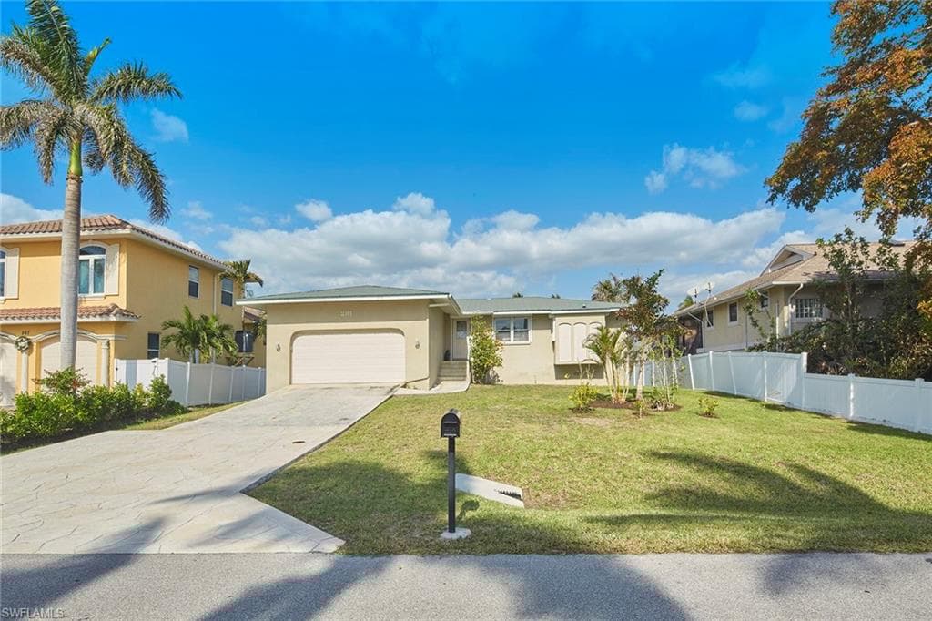 281 Conners Ave, Naples, FL 34108-7