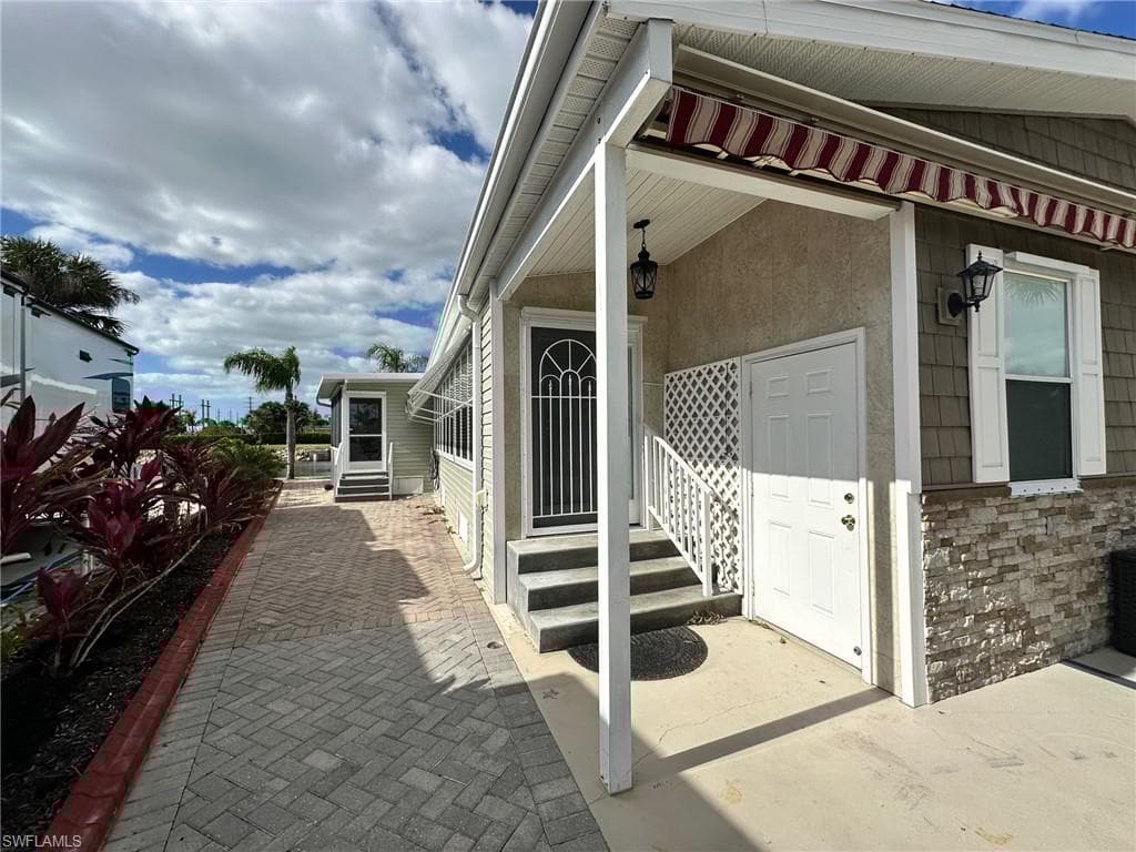 1041 Silver Lakes Blvd, Naples, FL 34114-4