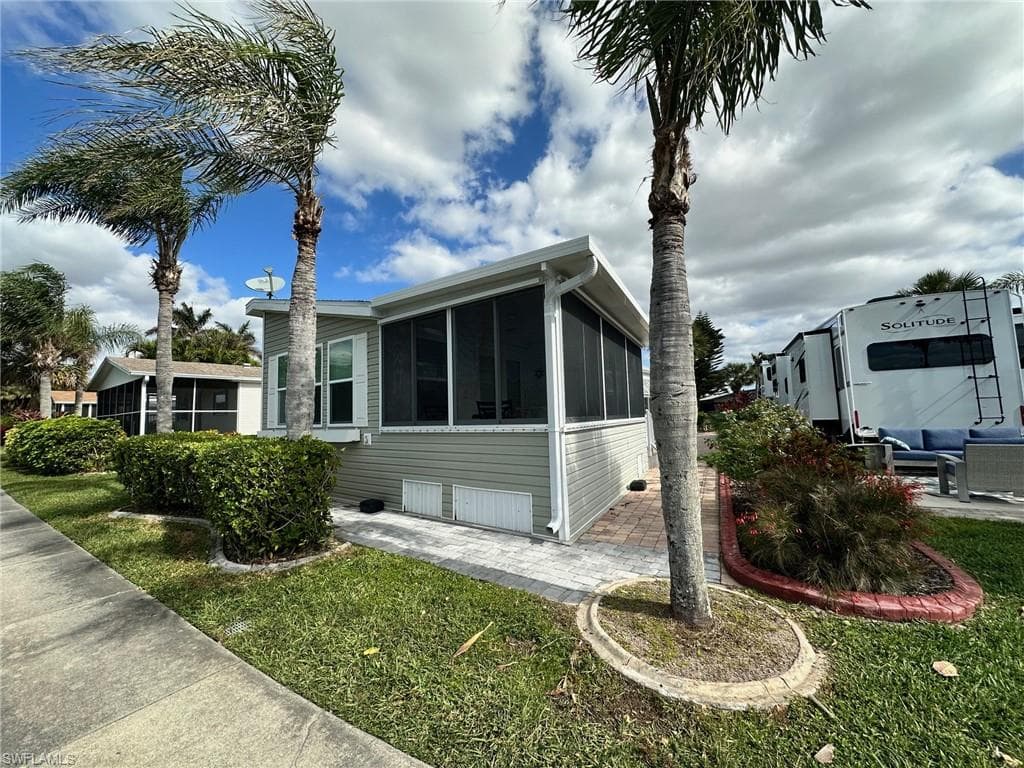 1041 Silver Lakes Blvd, Naples, FL 34114-5