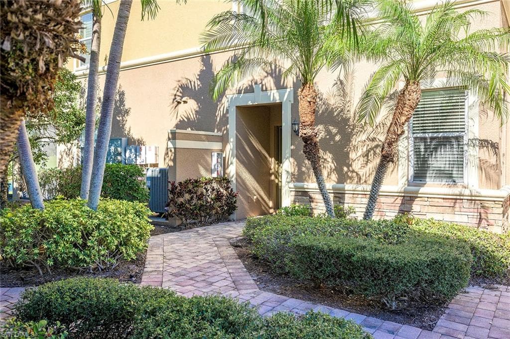 9537 Ironstone Ter 101, Naples, FL 34120-9