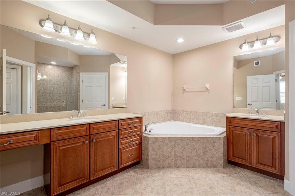 9537 Ironstone Ter 101, Naples, FL 34120-25