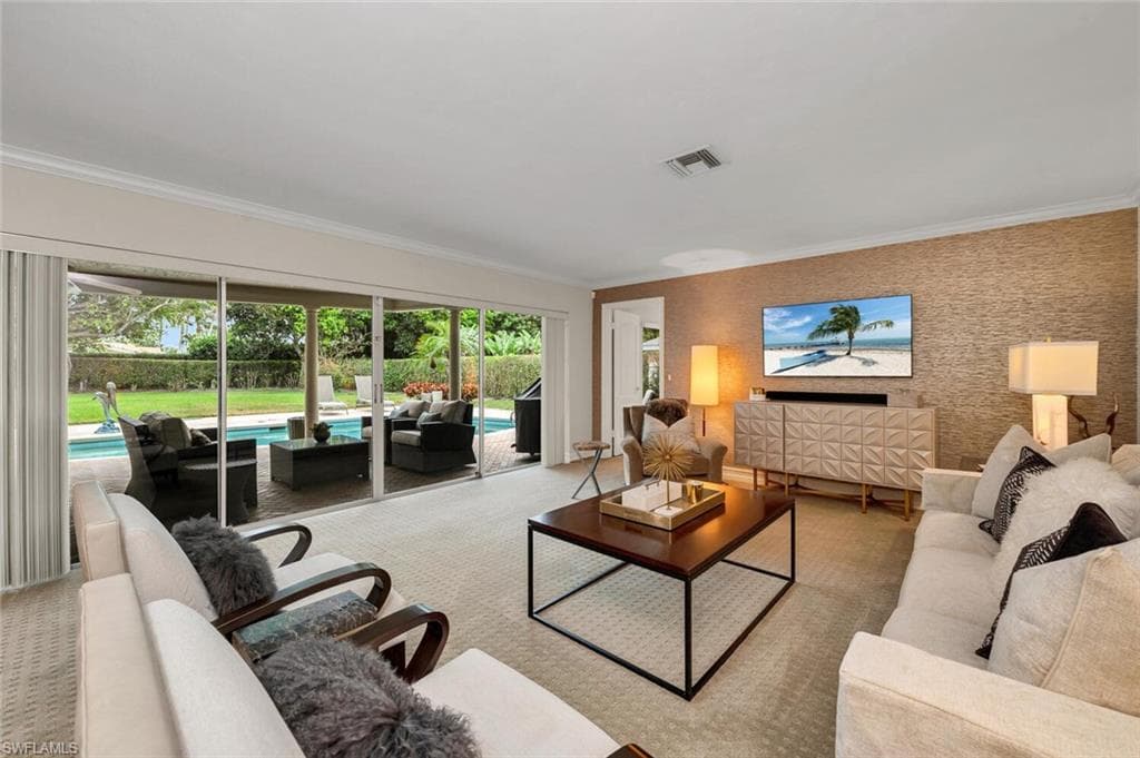 2050 Crayton Rd, Naples, FL 34102-9