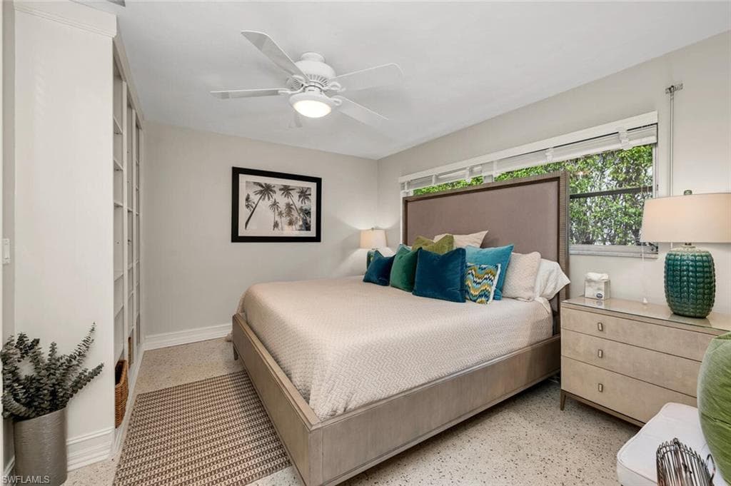 2050 Crayton Rd, Naples, FL 34102-18