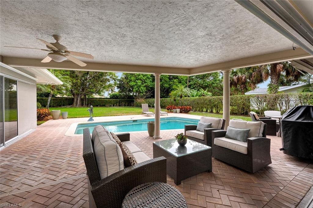 2050 Crayton Rd, Naples, FL 34102-21
