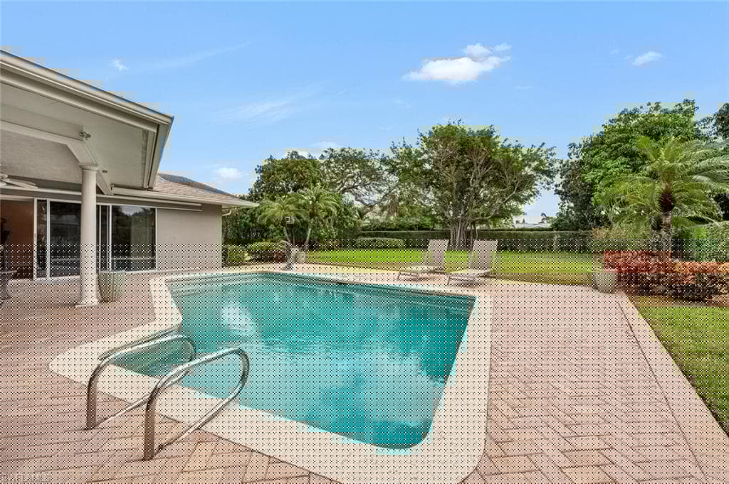 2050 Crayton Rd, Naples, FL 34102-22