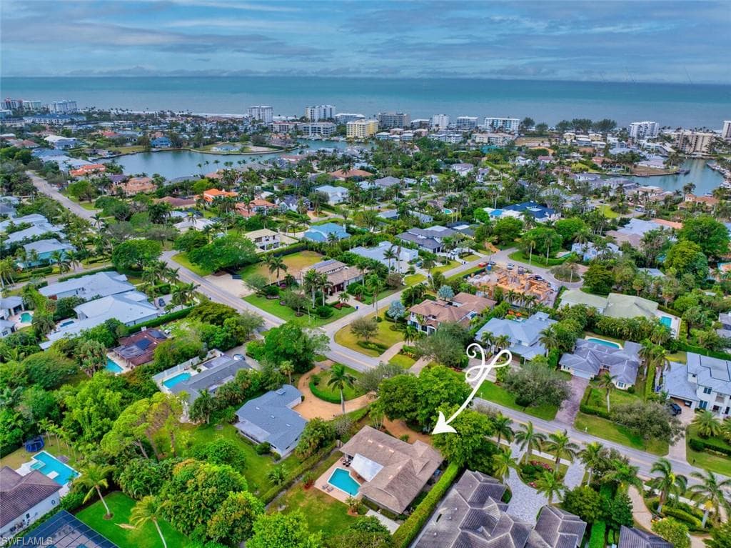 2050 Crayton Rd, Naples, FL 34102-6
