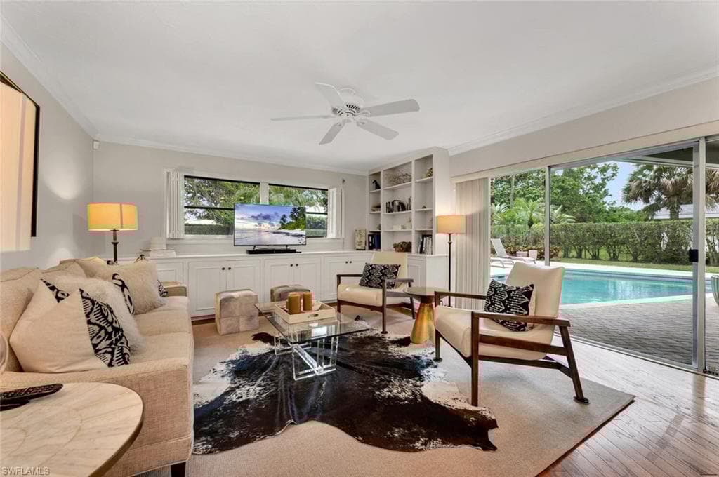 2050 Crayton Rd, Naples, FL 34102-8