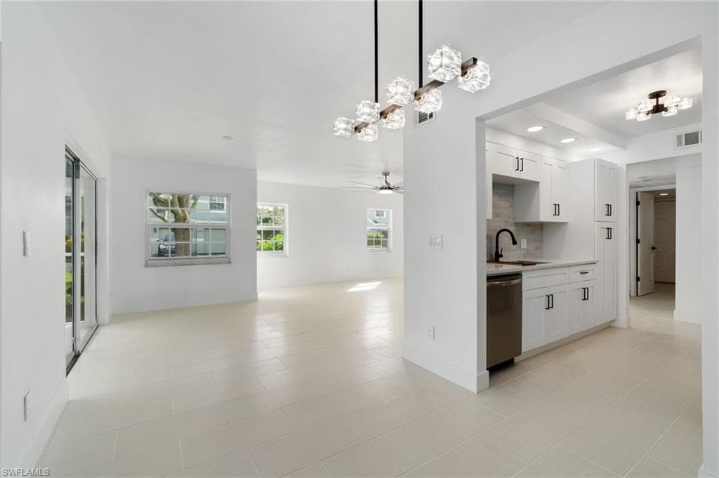 2106 Tama Cir 102, Naples, FL 34112-17