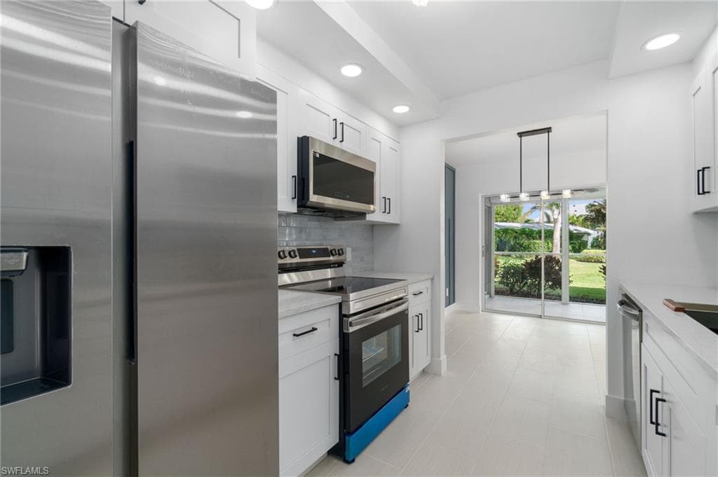 2106 Tama Cir 102, Naples, FL 34112-21
