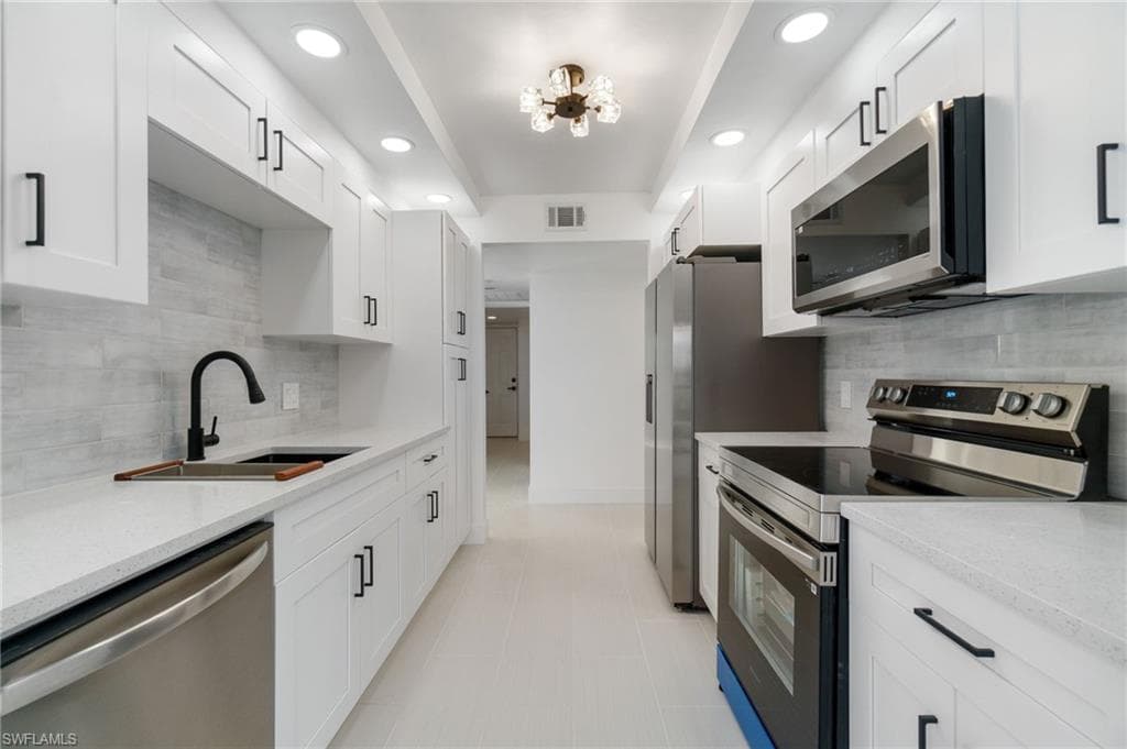 2106 Tama Cir 102, Naples, FL 34112-22
