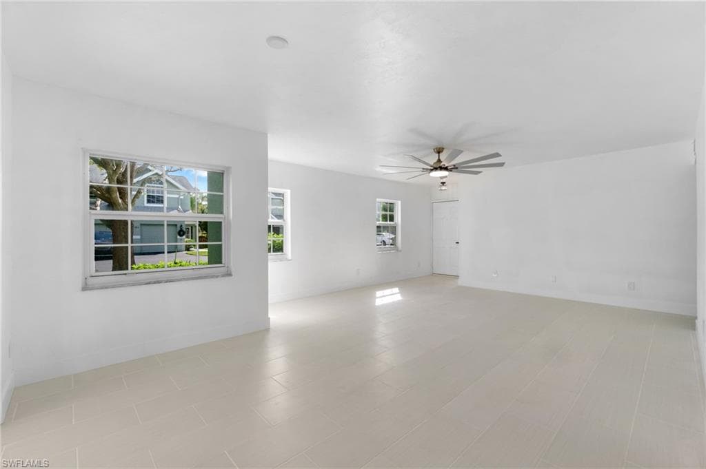 2106 Tama Cir 102, Naples, FL 34112-24